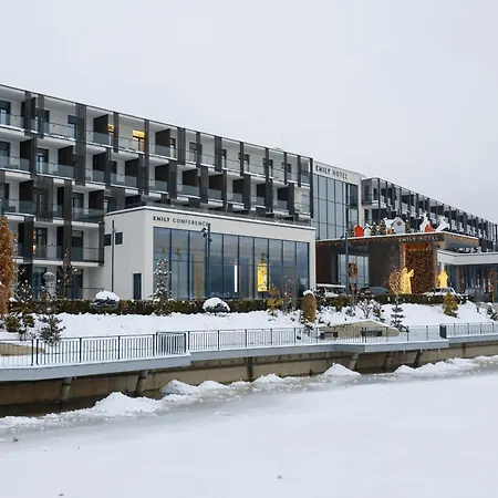 Emily אתר נופש